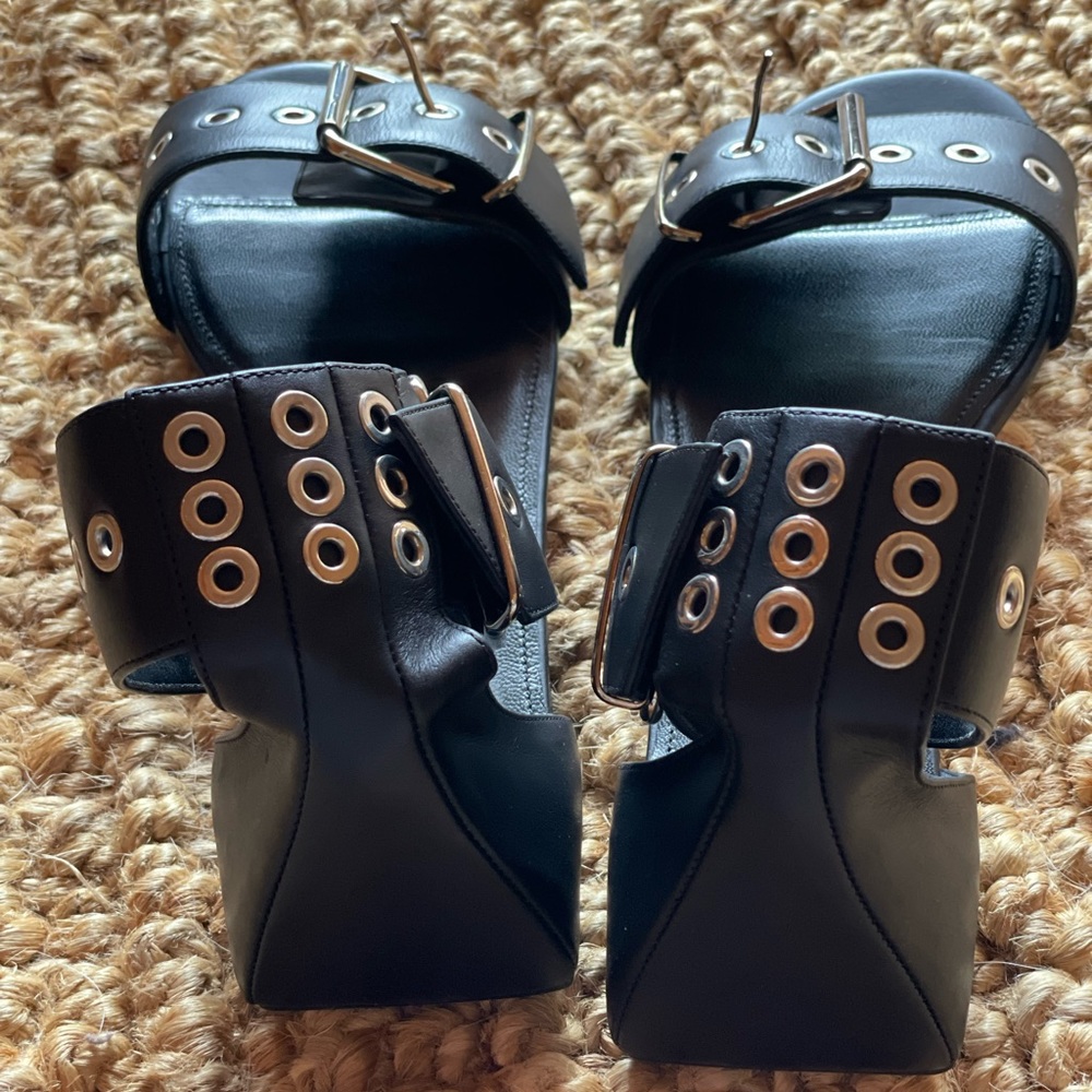 Brand New Balenciaga Women's Black Belt Flat Leather Sandals size 37 - Picture 5 of 7